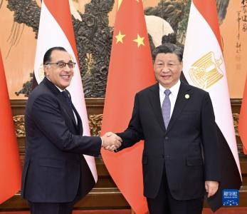 ​习近平会见埃及总理马德布利