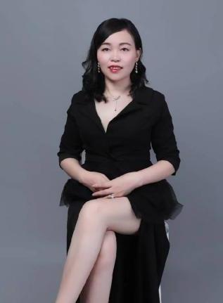 翁莉 苏州大学法学学士、美国德州大学奥斯丁分校法学硕士，美国马里兰州 Rockville Law Group创始人，美国纽约州、华盛顿特区、马里兰联邦法院执业律师，华商美国法律高级顾问。