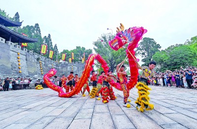 在时光的长河里，让非遗绽放新彩