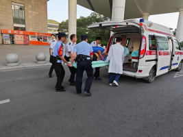 广州铁路公安局惠州公安处普宁站派出所紧急救助晕倒旅客  警企民联动彰显生命至上